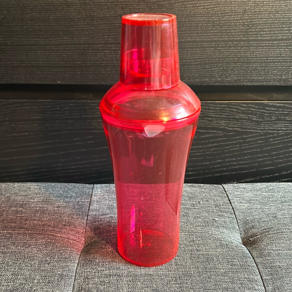 Like new pink plastic cocktail shaker